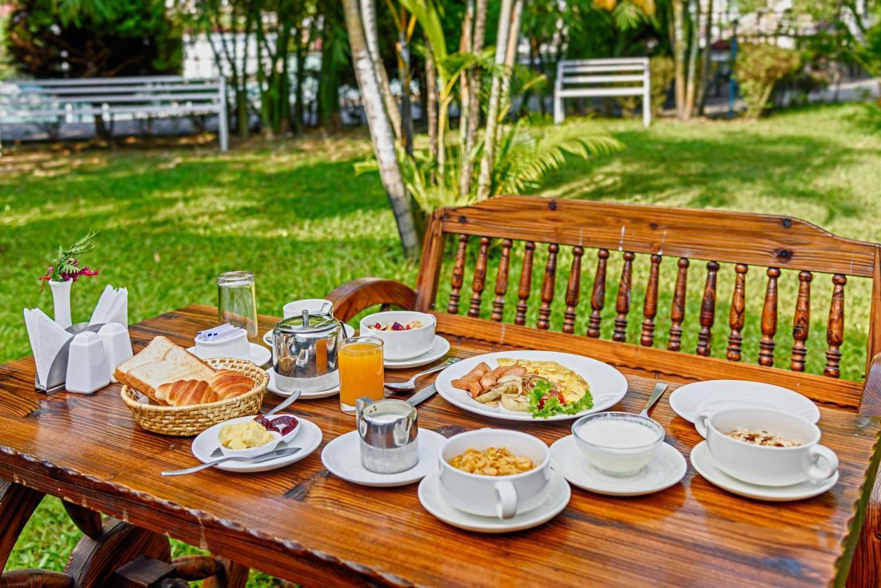 Hotel Jal Mahal Pokhara Dış mekan fotoğraf